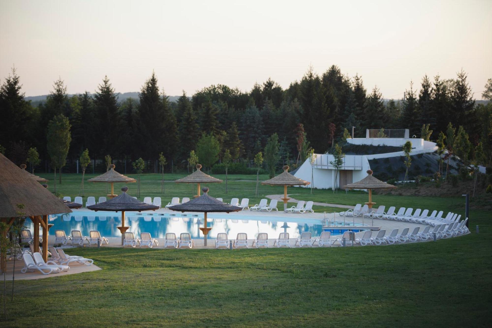Mjus Resort & Thermal Park Kormend Exterior photo