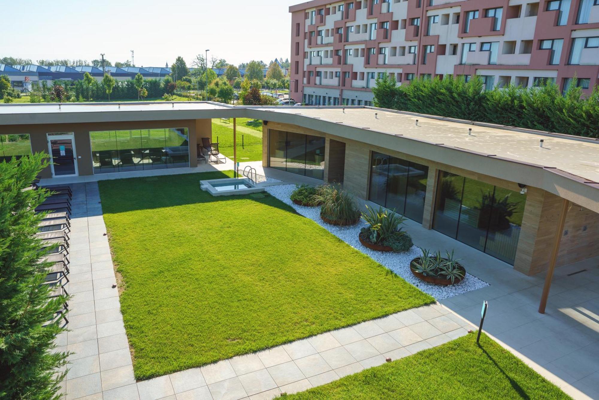 Mjus Resort & Thermal Park Kormend Exterior photo